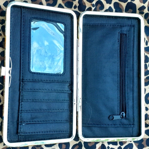 💥3/$25💥Golden Floral Wallet - Picture 2 of 4